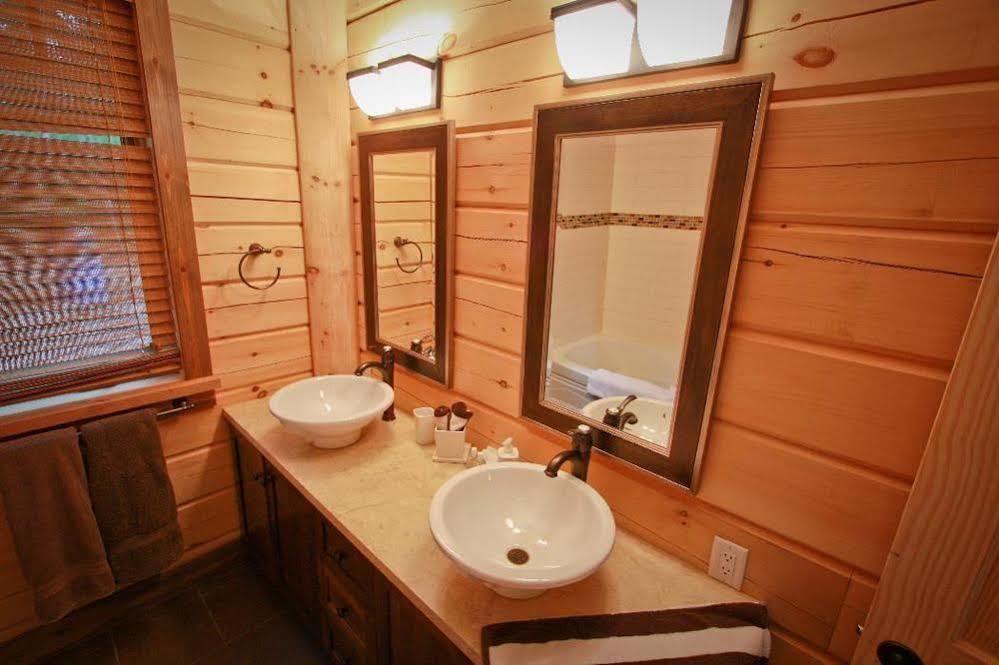 Wilderness Tours Rafting Resort Foresters Falls Εξωτερικό φωτογραφία